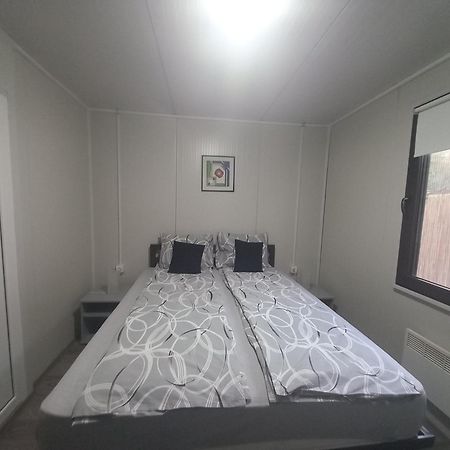 Rita Apartman & Studio ズレニャニン エクステリア 写真
