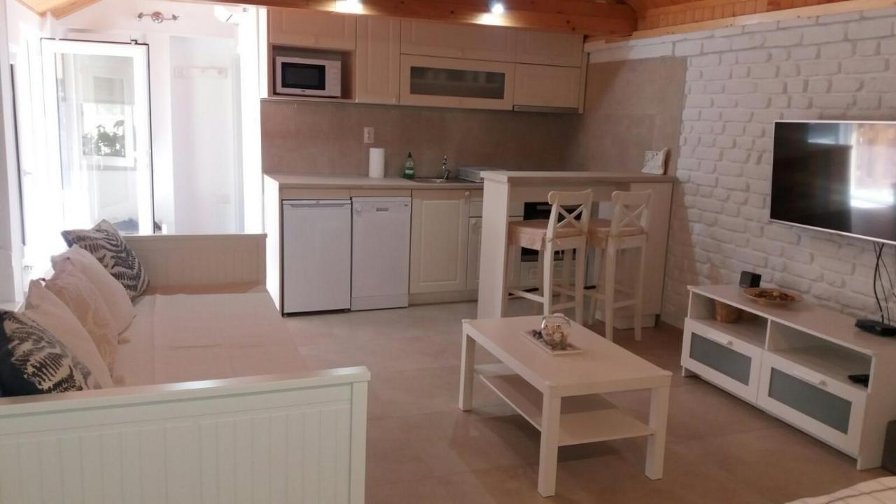 Rita Apartman & Studio ズレニャニン エクステリア 写真