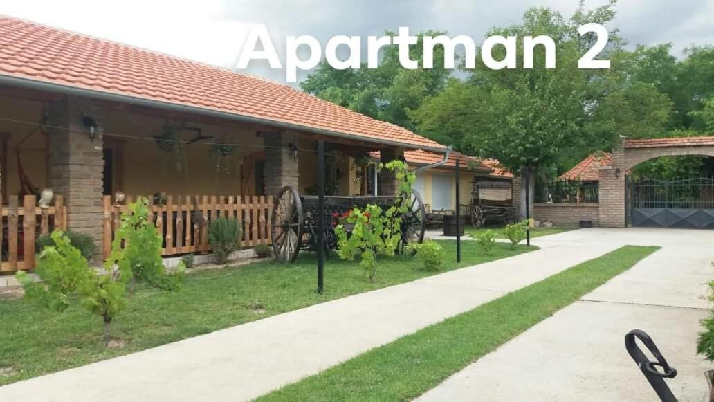 Rita Apartman & Studio ズレニャニン エクステリア 写真